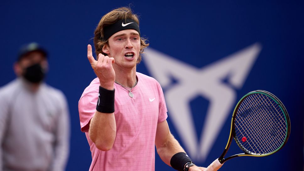 Рубльов оцеля срещу корав испанец и достигна до четвъртфиналите в Барселона