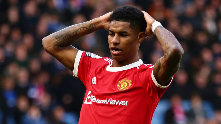  Манчестър Юнайтед пред разлъка с дузина играчи 