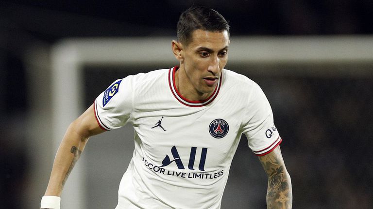 е започнал преговори с крилото на Пари Сен Жермен Анхел