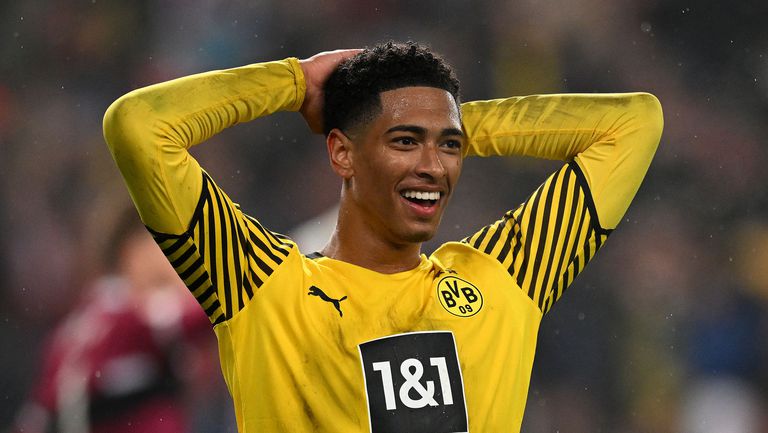  Борусия (Дортмунд) предлага нов контракт на Белингам 