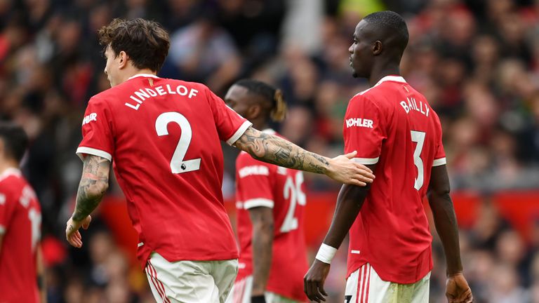  Защитник на Ман Юнайтед се моли за титулярно място в обществените мрежи 