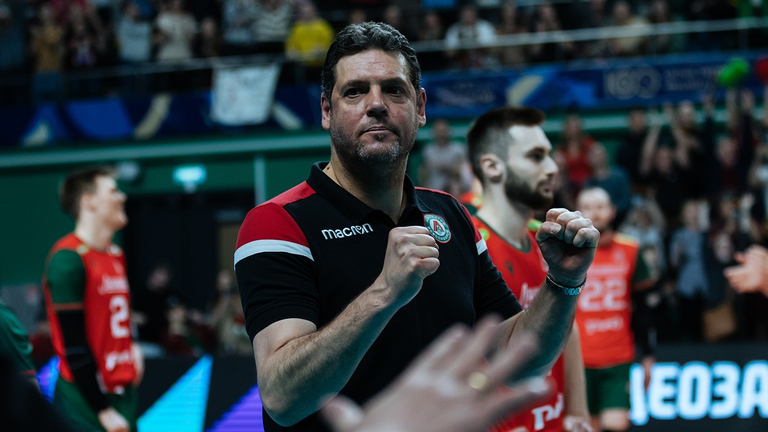 Отборът на Локомотив Новосибирск който е воден от селекционера на