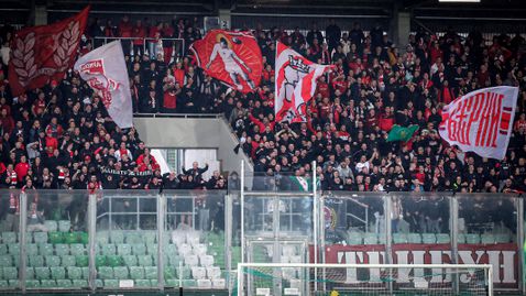 Задържаха привърженици на ЦСКА - единият счупил бутилка в главата на фен на Лудогорец