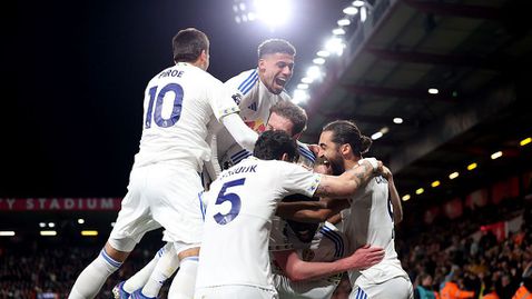 Лийдс измъкна точка срещу Борнемут дълбоко в добавеното време, Груев не бе в групата