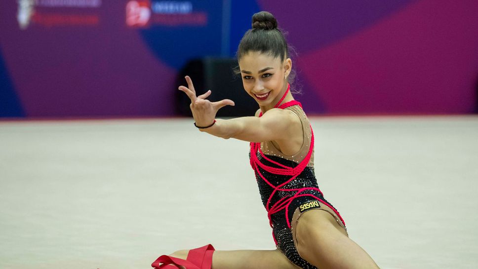 София Иванова е седма в многобоя след първите два уреда в Букурещ