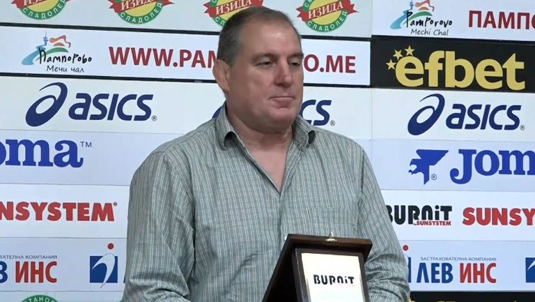 Валентин Райчев прие наградата за отбор на месец април след успеха на борците ни в Загреб
