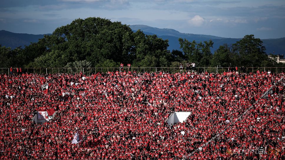 Феновете на ЦСКА ще си правят официална фланелка