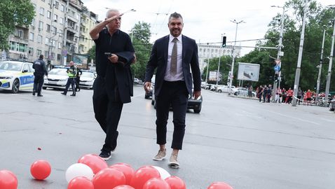 Възгласи "Ицо, Ицо!" посрещнаха Стоичков в компанията на Валери Божинов