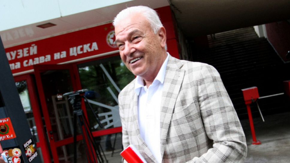 ЦСКА понесе жесток удар - човекът, който издържа "червените" напусна и направи скандални разкрития
