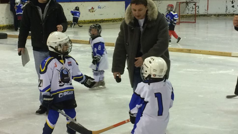 Малките състезатели в турнира по хокей на лед "Крос Айс" спечелиха куп награди