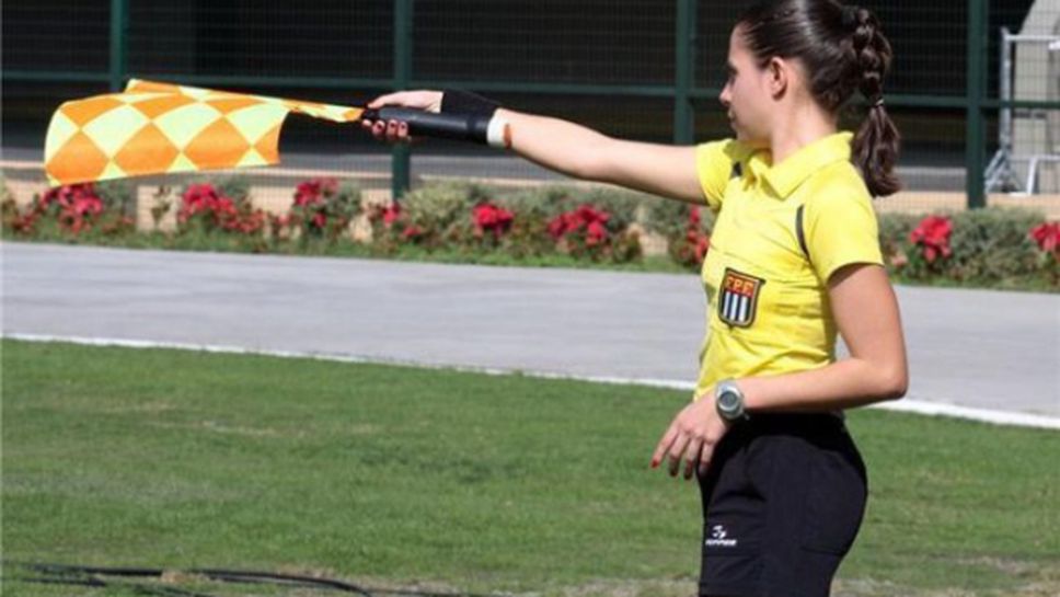 Съдийка се скара на футболист в Бразилия (видео)