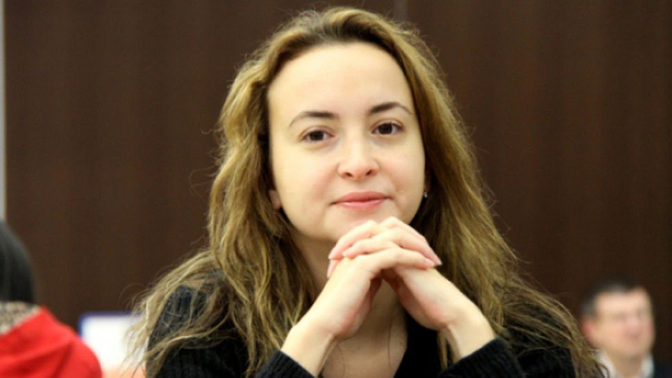Стефанова започна с реми участието си на световното по шахмат