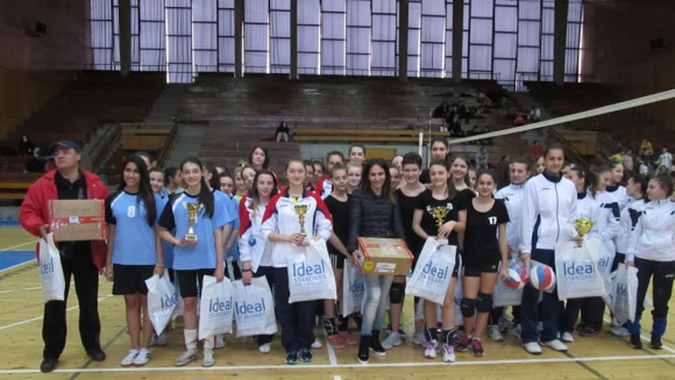 Девойките на Етрополе спечелиха юбилейния 10-и турнир за Купа "3 март" в Севлиево