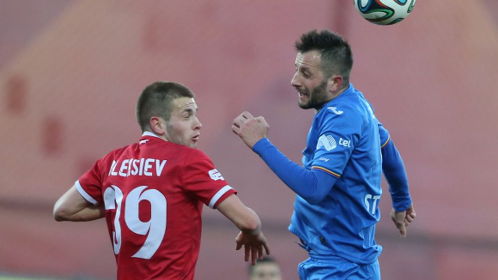 Бранител на Левски викнат по спешност в националния отбор
