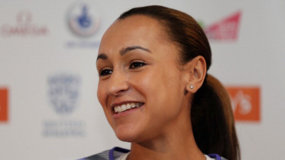 Енис-Хил се завръща към състезанията след 2 години извън пистата