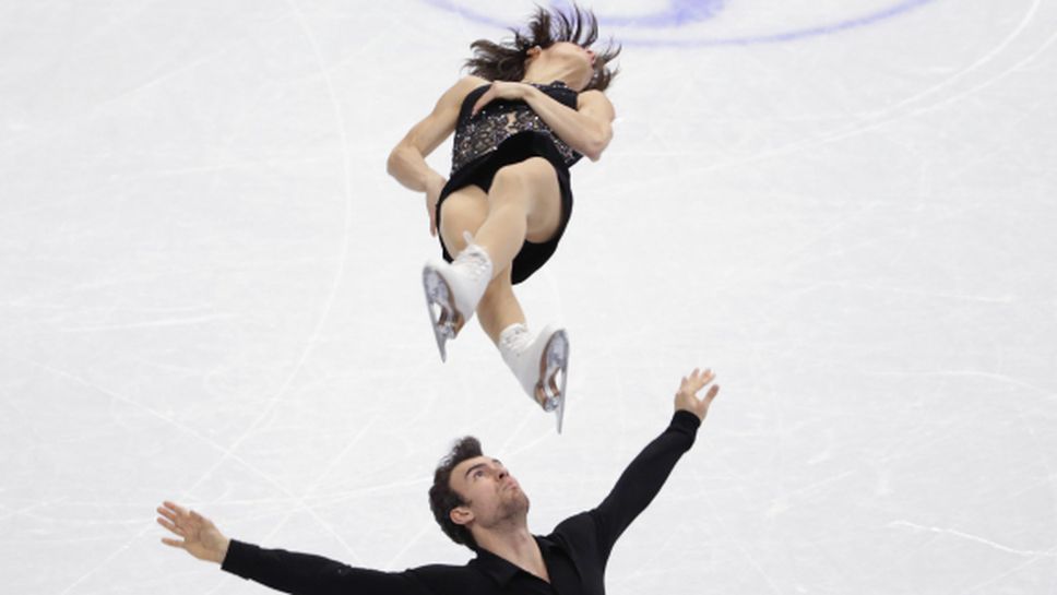 Канадци поведоха след кратката програма при спортните двойки