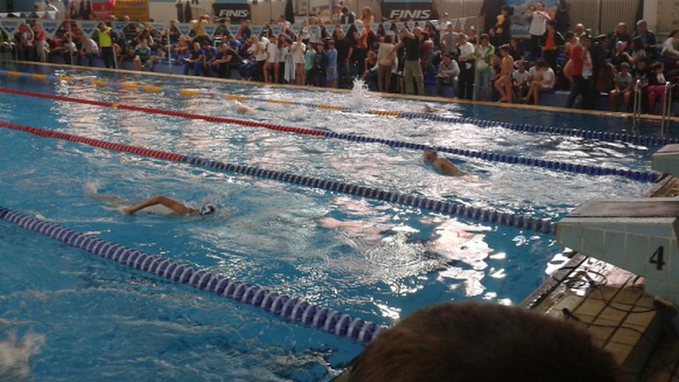 450 деца участваха във втория турнир по плуване "Цветница"