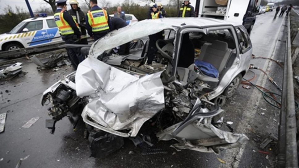Гръцки национали катастрофираха в Будапеща, унгарски шофьор загина