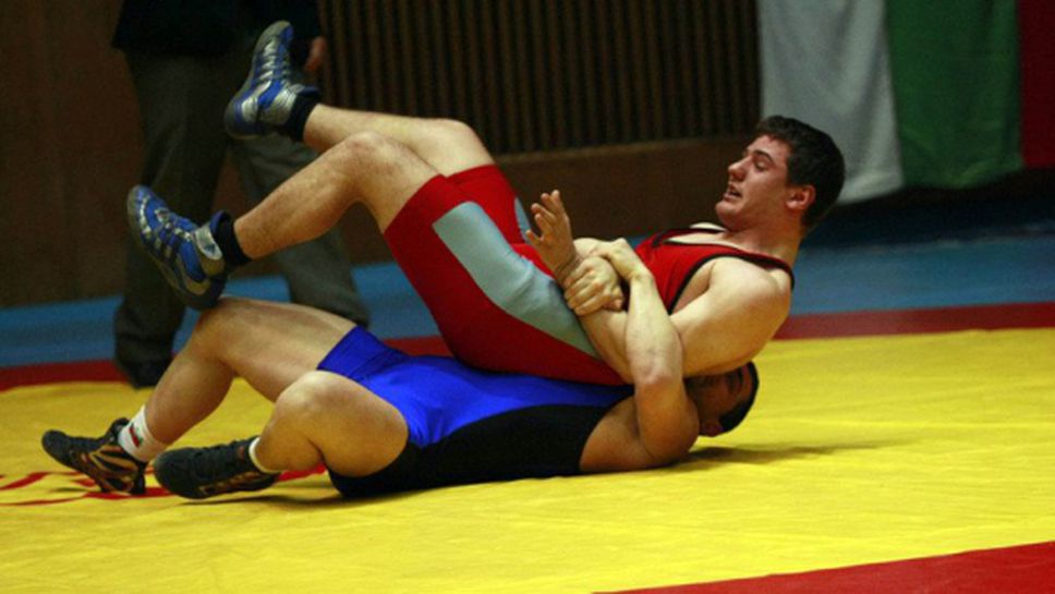 Бой между финалисти на тепиха прати Иван Иванов сред медалистите