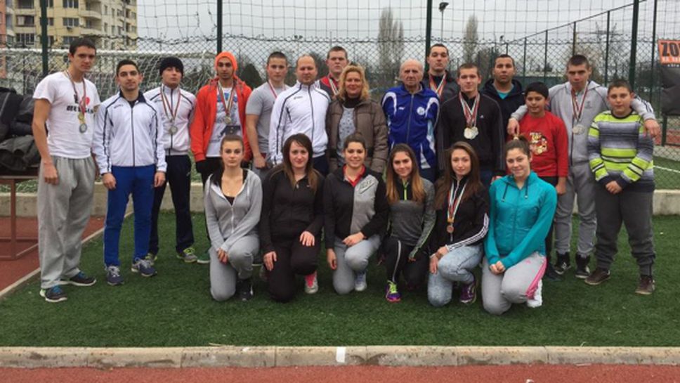 Бургаски атлети се завърнаха с куп медали от международен турнир в Гърция