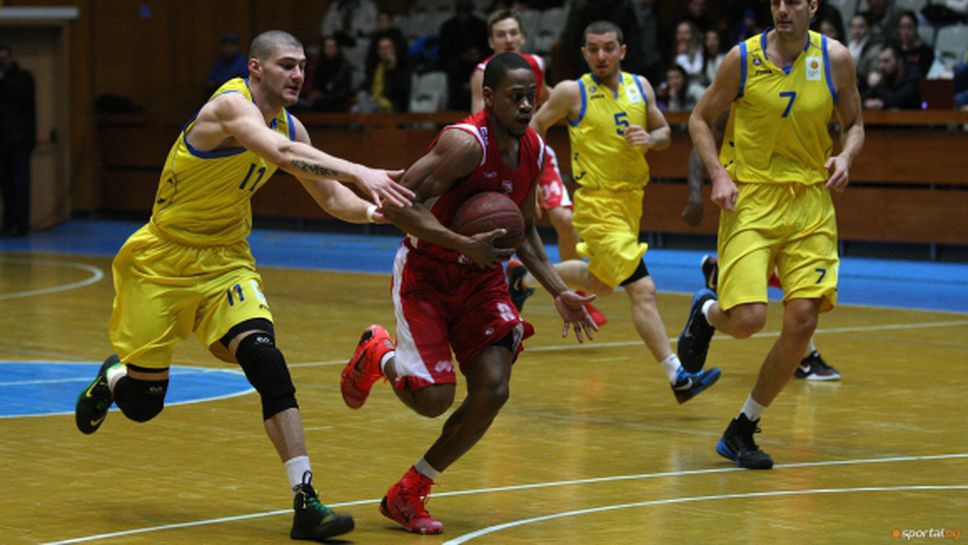 Лукойл взе реванш от Левски, 43 точки на Иванов не спасиха "сините"