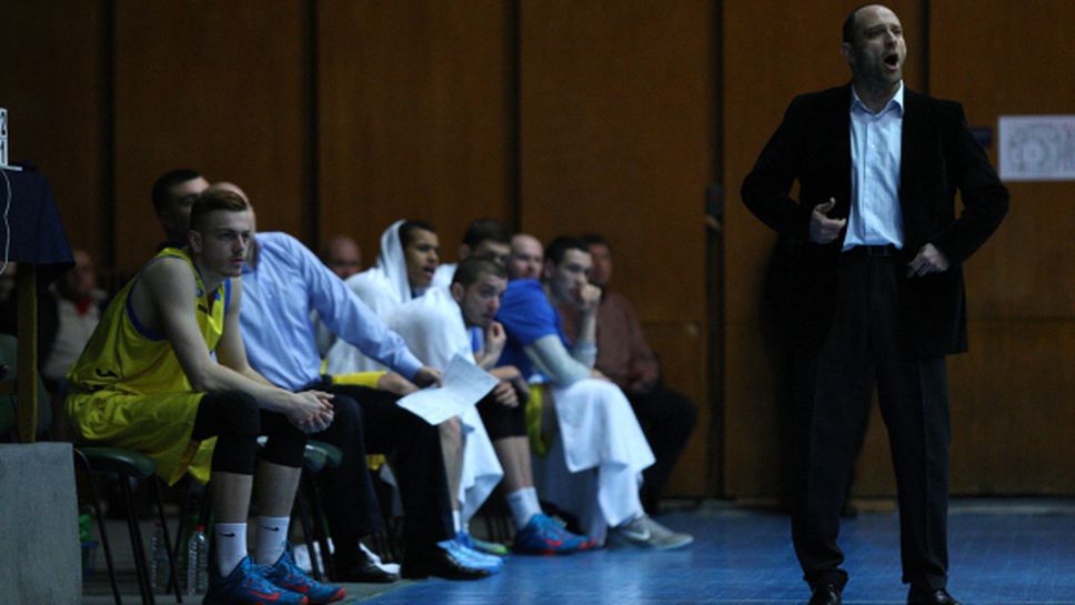 Тити Папазов: Положението е такова, че се забавляваме