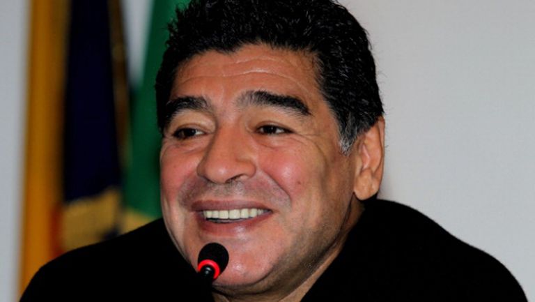 Марадона: Конгресът на ФИФА е шанс да ритнем Блатер в задника