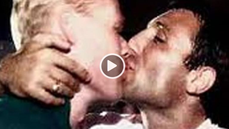 Избраха целувката на Стоичков с Куман за №1 (видео)