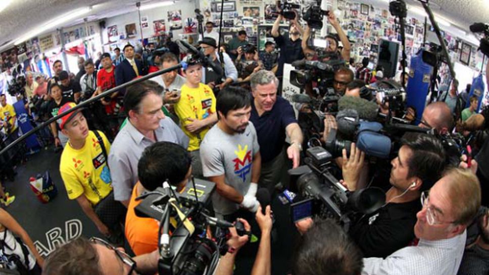 Журналисти едва не задушиха Пакяо