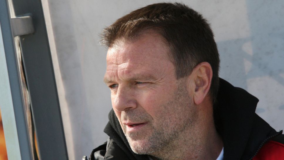 Основен акционер в ЦСКА нападна жестоко Стойчо Младенов, много хора мизерствали заради треньора