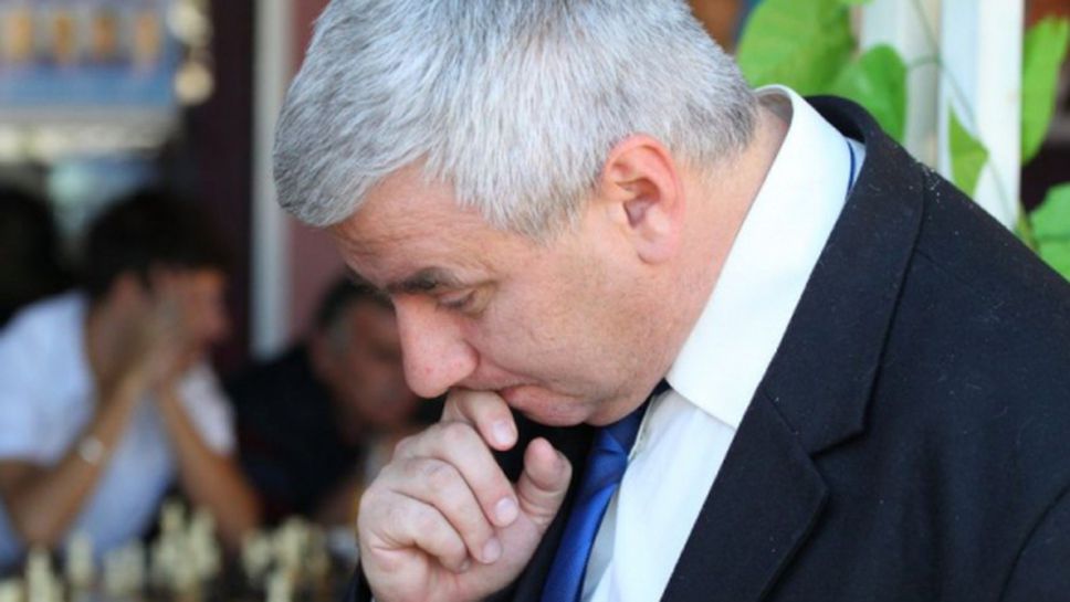 Кирил Георгиев продължава с победите на държавното по шахмат