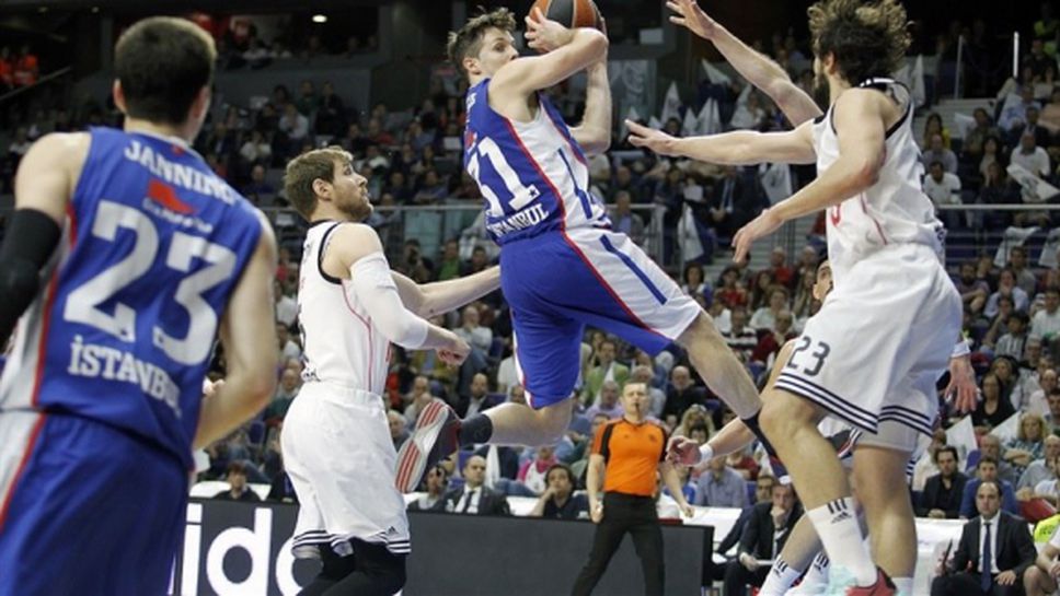 Ефес победи Реал със сирената, Олимпиакос поведе на Барселона