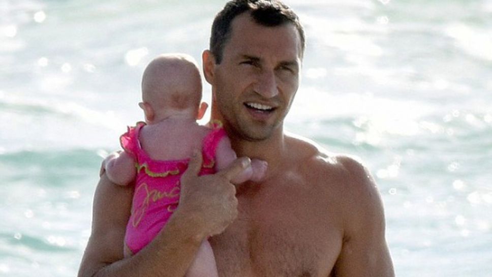 Кличко заведе на плаж 4-месечната си дъщеричка