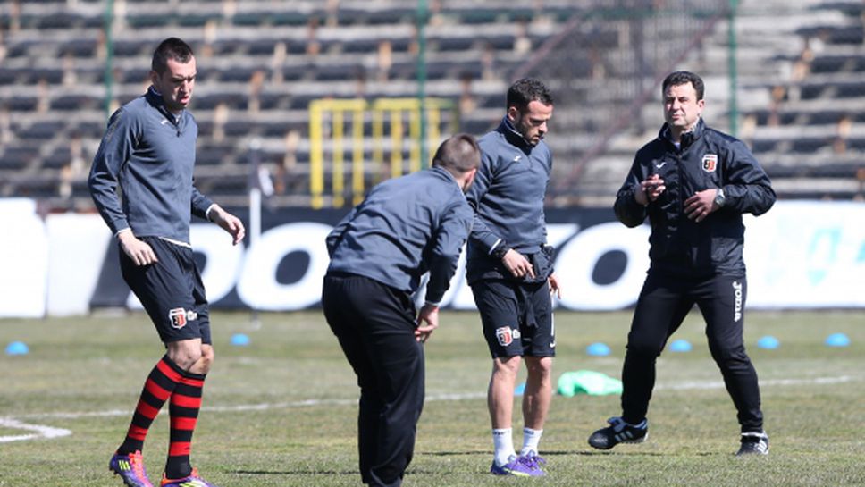 БФС прекрати договорите на седем играчи