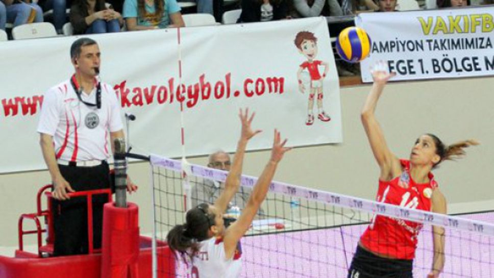 Ели Василева и Вакъфбанк тръгнаха с две победи във финалите в Турция
