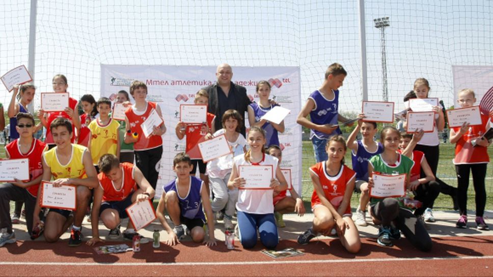Министър Кралев награди децата в първото издание на "Мтел атлетика за младежи"