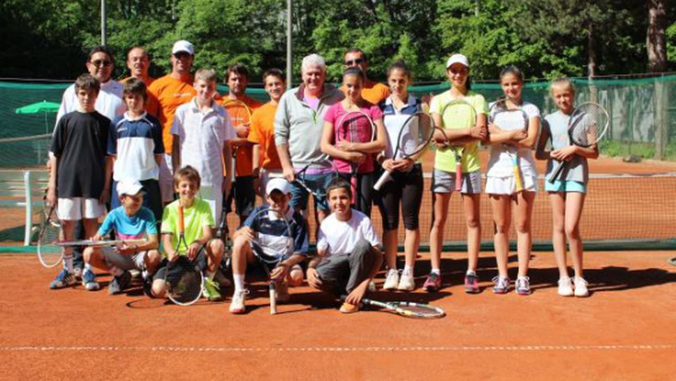 Пол Макнами ще проведе лагер с талантливи български тенисисти