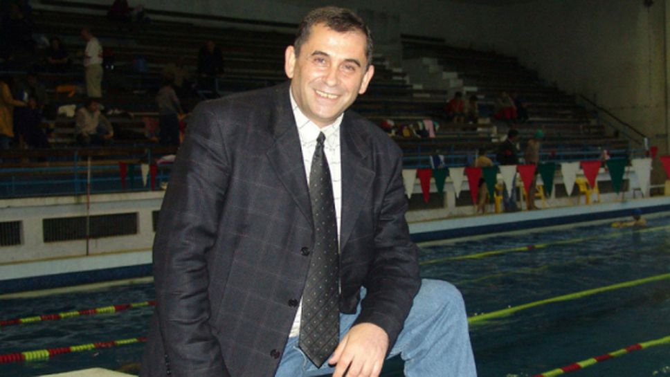 Заплашват плувен шеф с прокуратура и съд