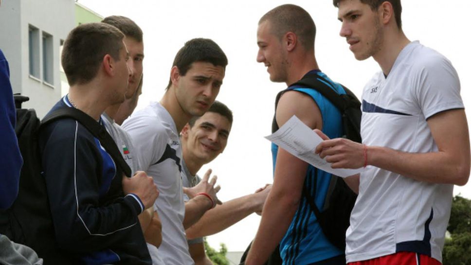 Много младоци на първата тренировка на националния отбор в София (ВИДЕО + СНИМКИ)