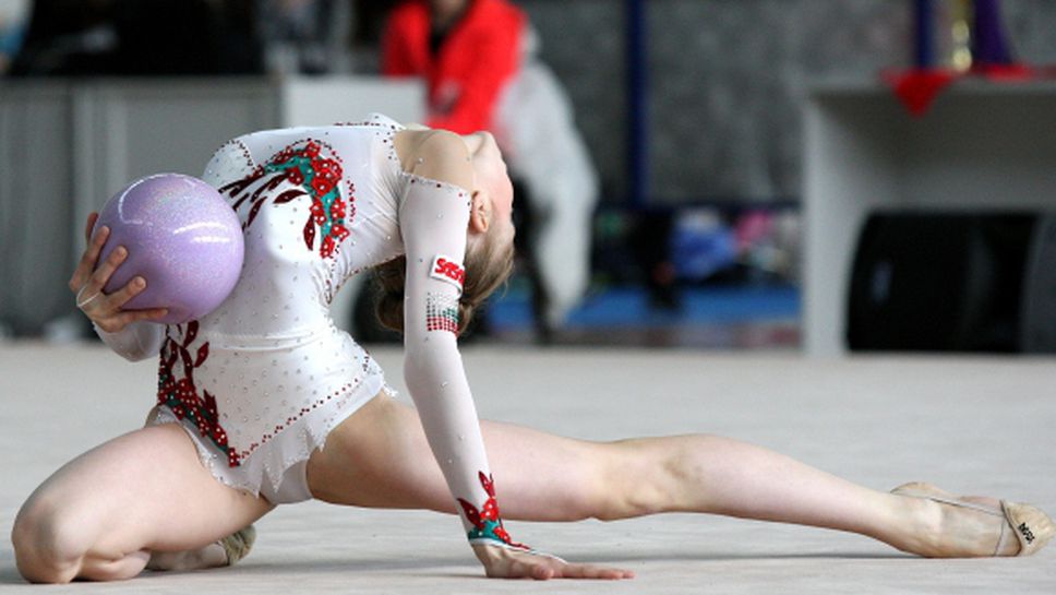 България с три гимнастички на турнира в Корбей Есон