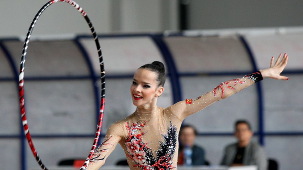 Стайкова и Зафирова се класираха за финалите на обръч и топка в Корбей Есон