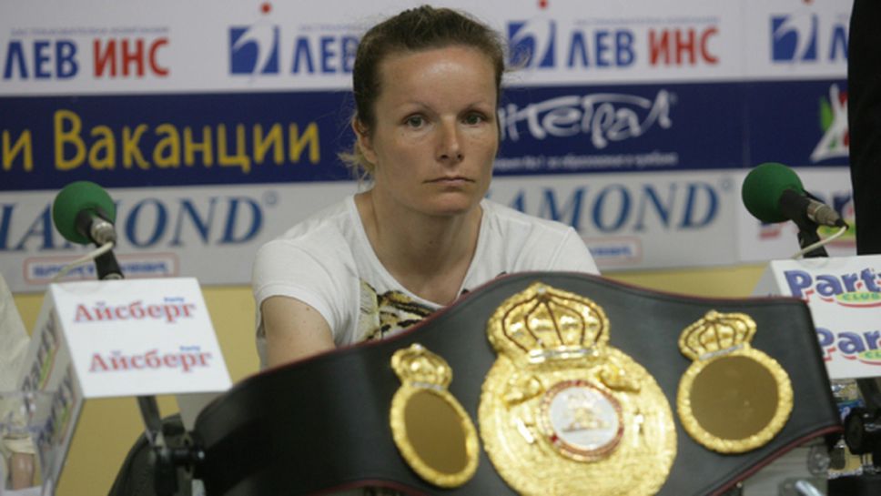 Българка покори световния връх в професионалния бокс