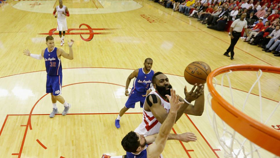 Хюстън се спаси от елиминация, ЛеБрон изведе Кливланд до трета победа