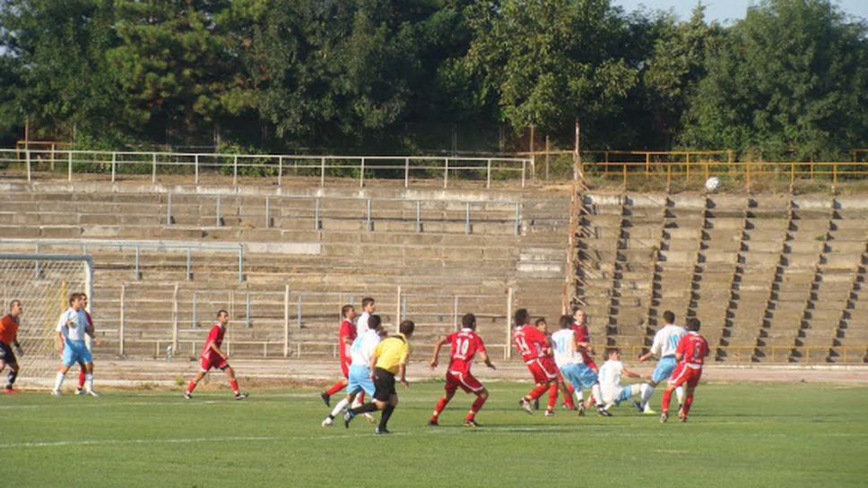 Спартак (Плевен) би с 10:0 и се завърна в професионалния футбол