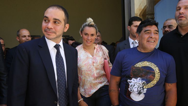 Марадона отива на съд за клевета