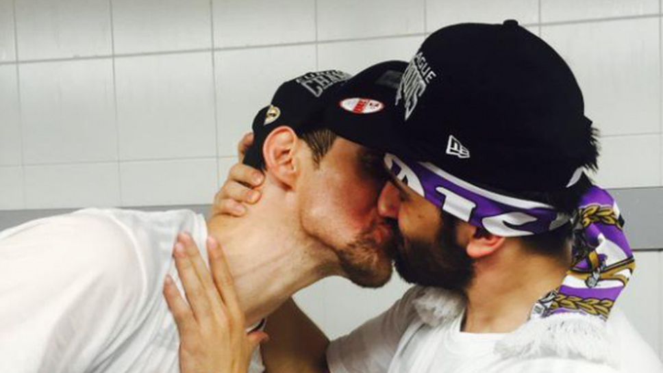 Мъжки целувки в Реал (Мадрид)
