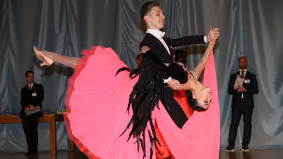 Над 150 двойки танцуваха в София