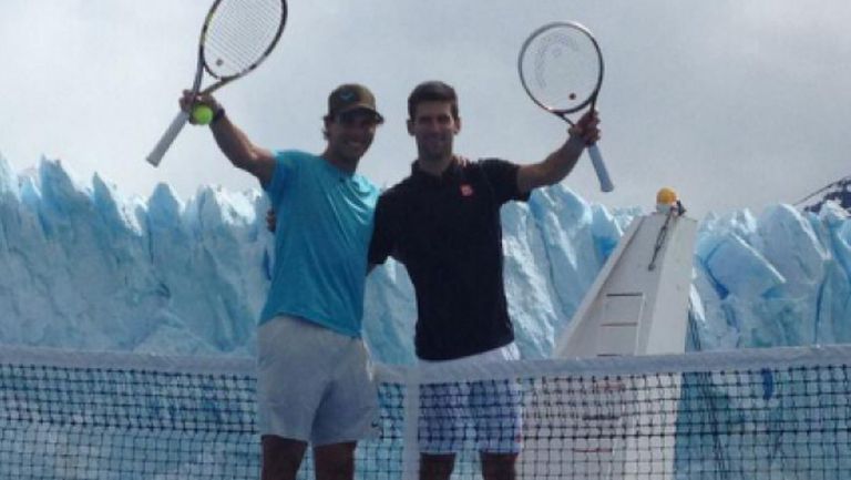Надал и Джокович поиграха тенис на кораб край глетчер
