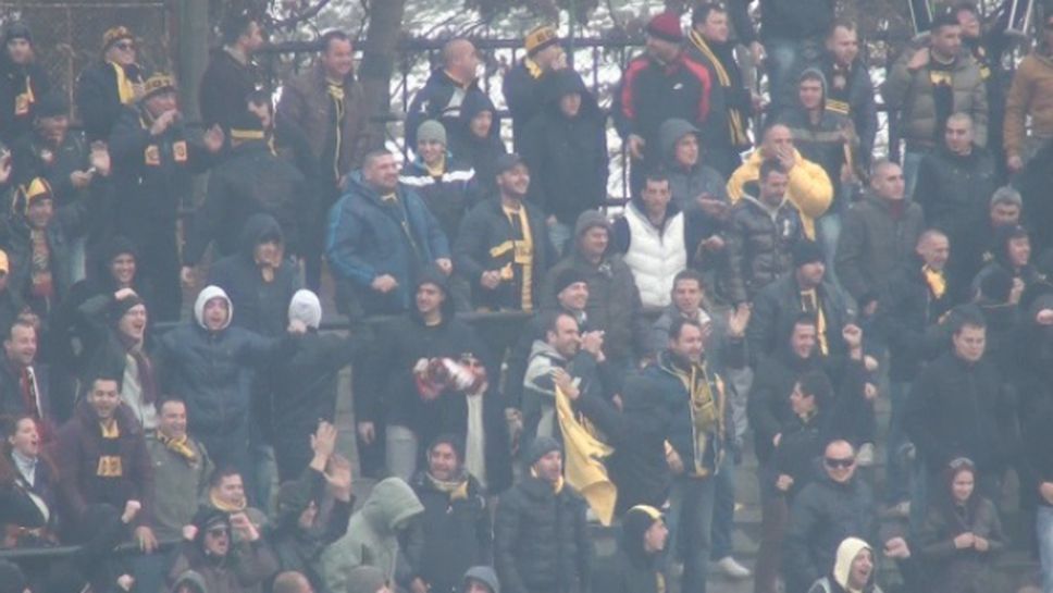 "Канарчетата" ликуват след гола на победата за Ботев