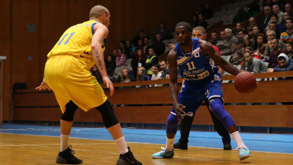 Американец зарадва най-големия си фен на сбогуване с България